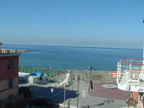 Aldebaran By The Sea 