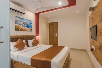 Oyo 8490 Hotel Grandeur Guestroom