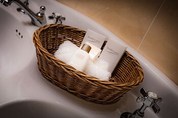 Greywalls Hotel & Chez Roux Bathroom Amenities