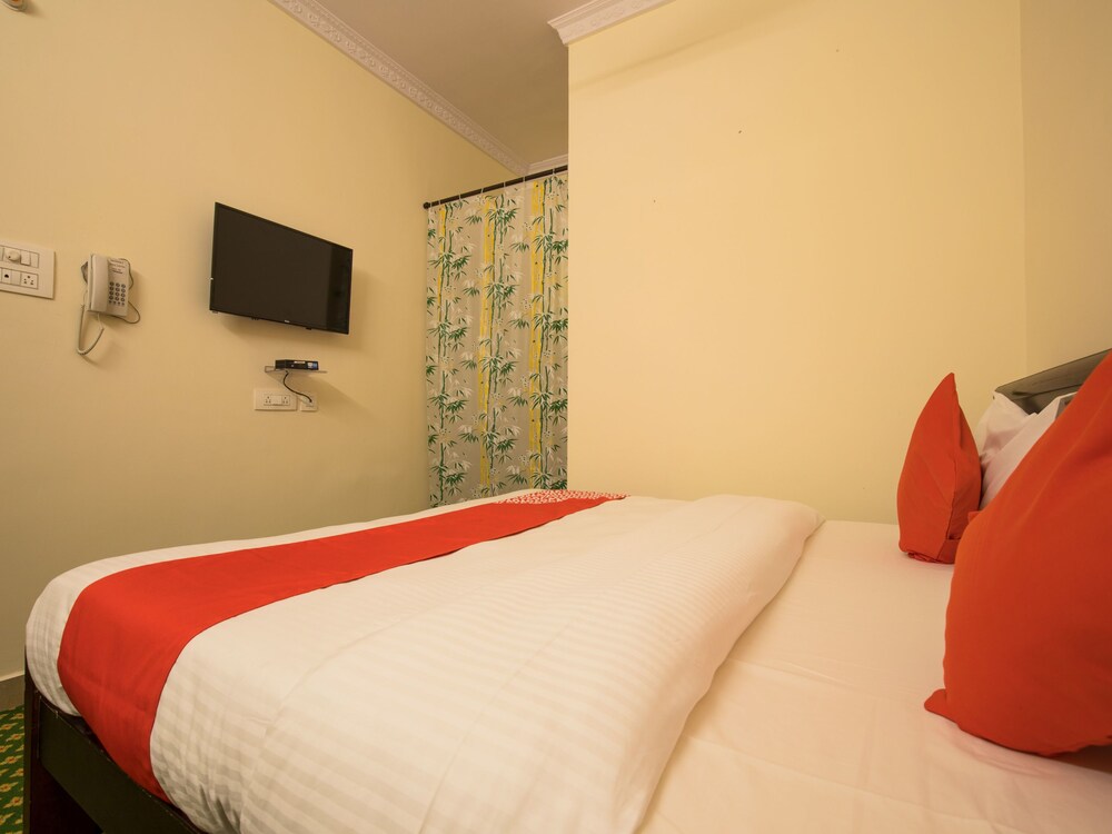 Oyo 13162 Swiss Legrand Guestroom