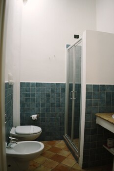 Hotel Ravesi Bathroom