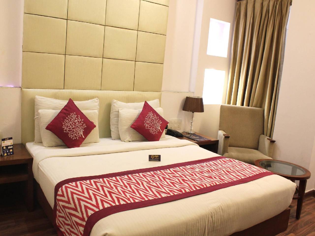 Oyo Premium Neelam Chowk 