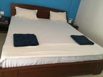 Morjim Coco Palms Resort Guestroom