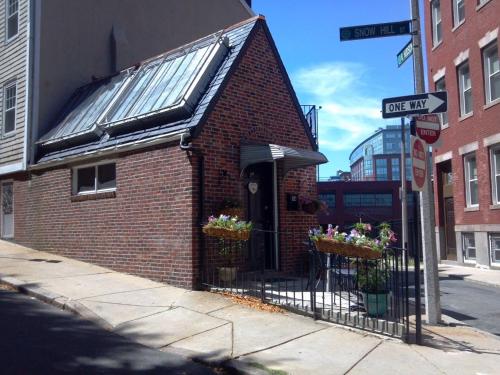North End Enchanted Cottage 