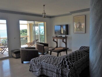 Les Lauriers Roses Living Area