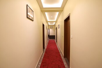 Oyo 10131 Hotel Raj Hallway