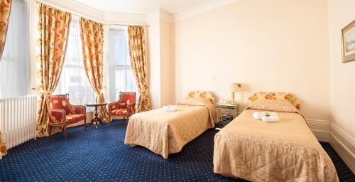 Albany Lions Hotel (آلبانی لیونس هتل) 