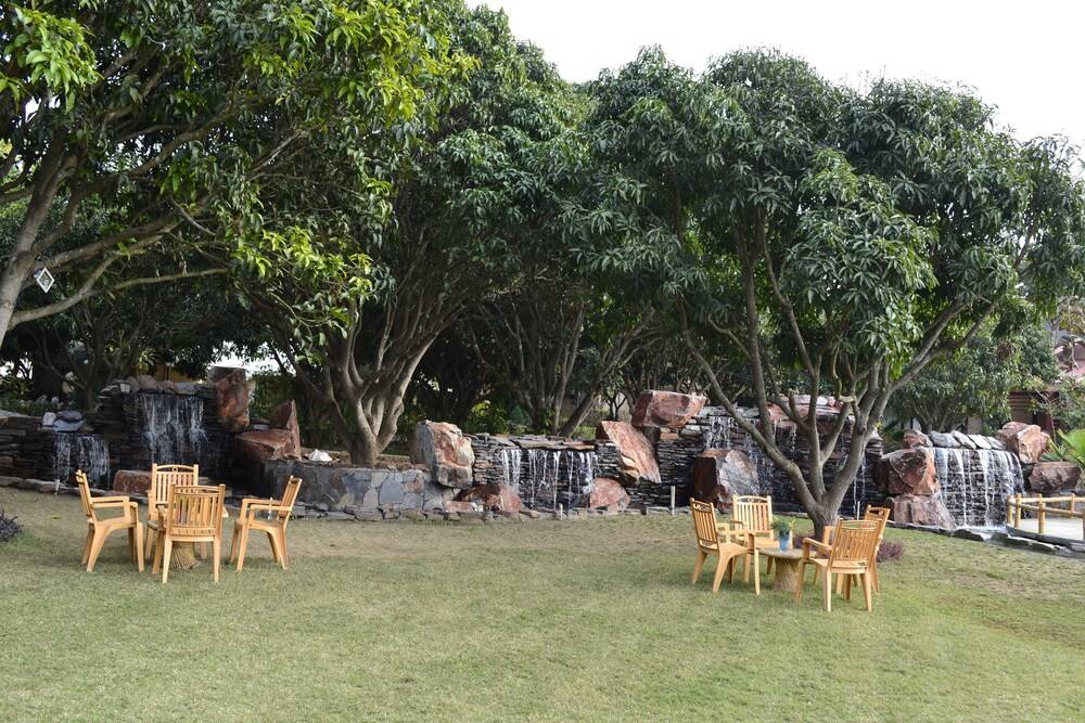 Iris Resort And Spa Property Grounds