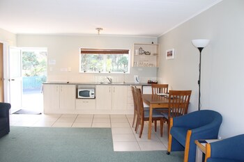 Ash Grove Boutique Motel In-Room Kitchenette