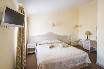 Rus Hotel Guestroom