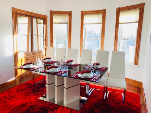 Boston Luxury Suites (بوستون لاکچری سوئیتس) 