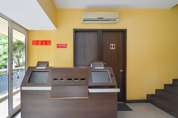 Oyo 18803 Smart Inn Reception