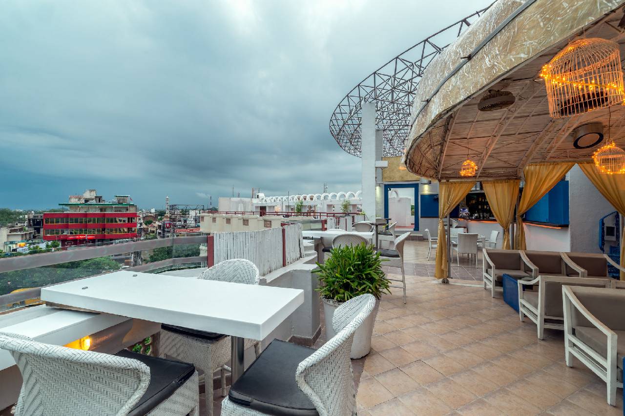 Howard Plaza The Fern | Accommodation Agra