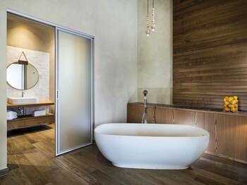 Relais San Giuliano Bathroom