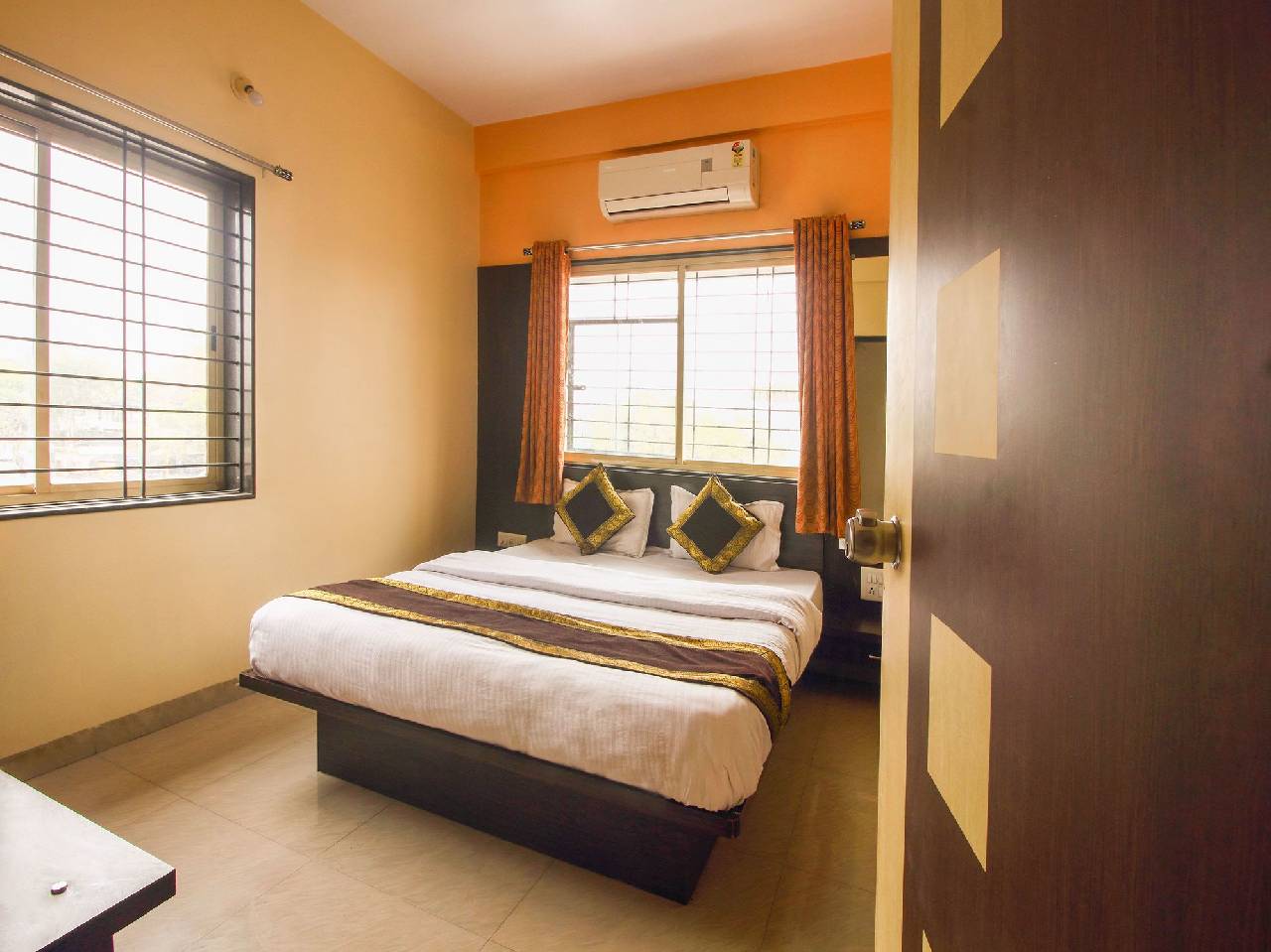 Oyo 12355 Hotel New Jagdamba Lodging 