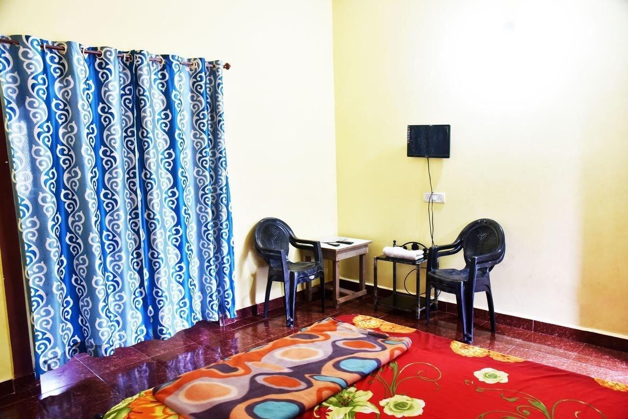 Maanvi Holiday Home 