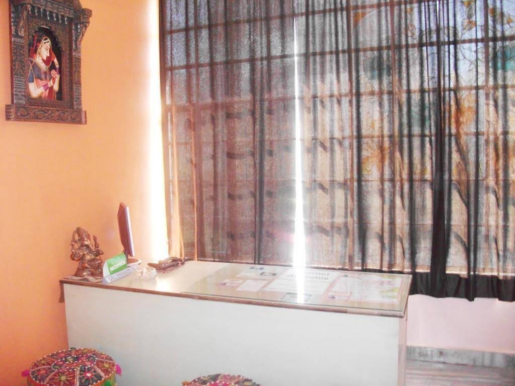 Hathroi Palace Guest House 