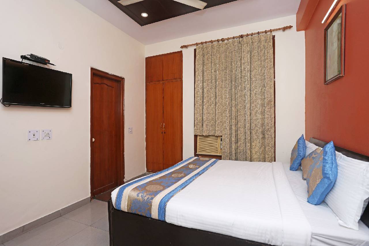 Oyo 12722 B K House 