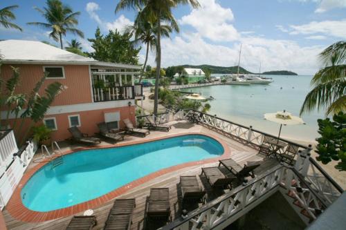 Catamaran Hotel Marina 
