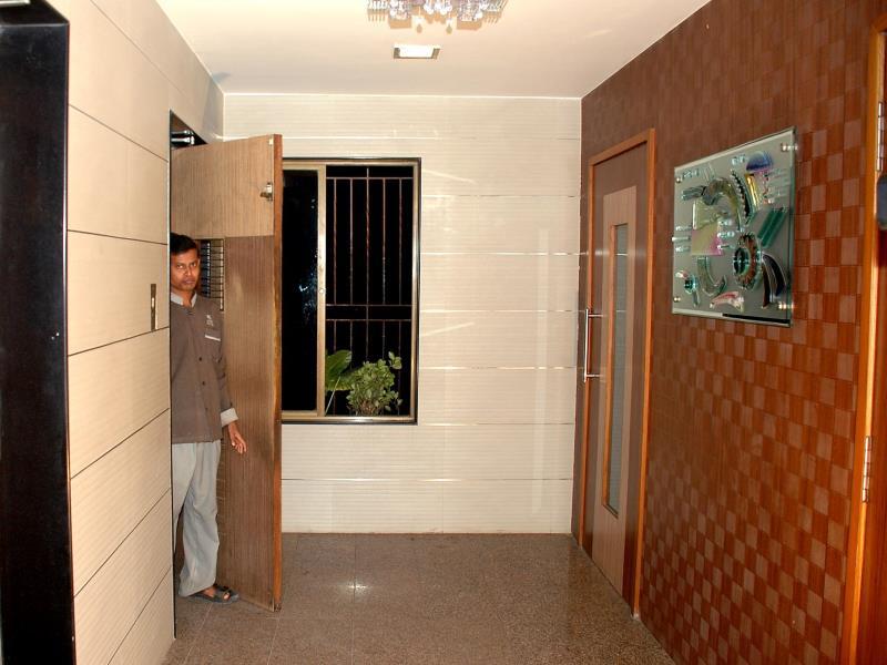 Oyo 14235 Hotel Ostria 
