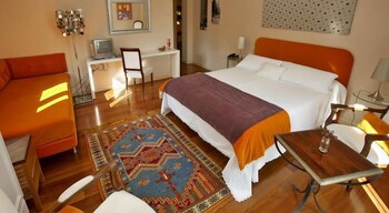 Hotel Santa Coloma Del Camino Guestroom