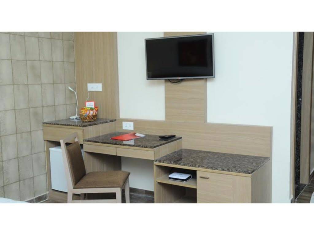 Vista Rooms At Officer Colony 