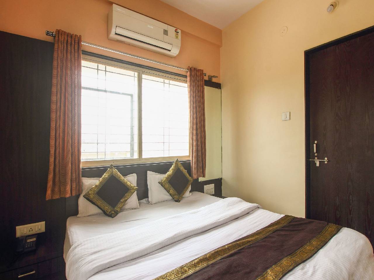 Oyo 12355 Hotel New Jagdamba Lodging 