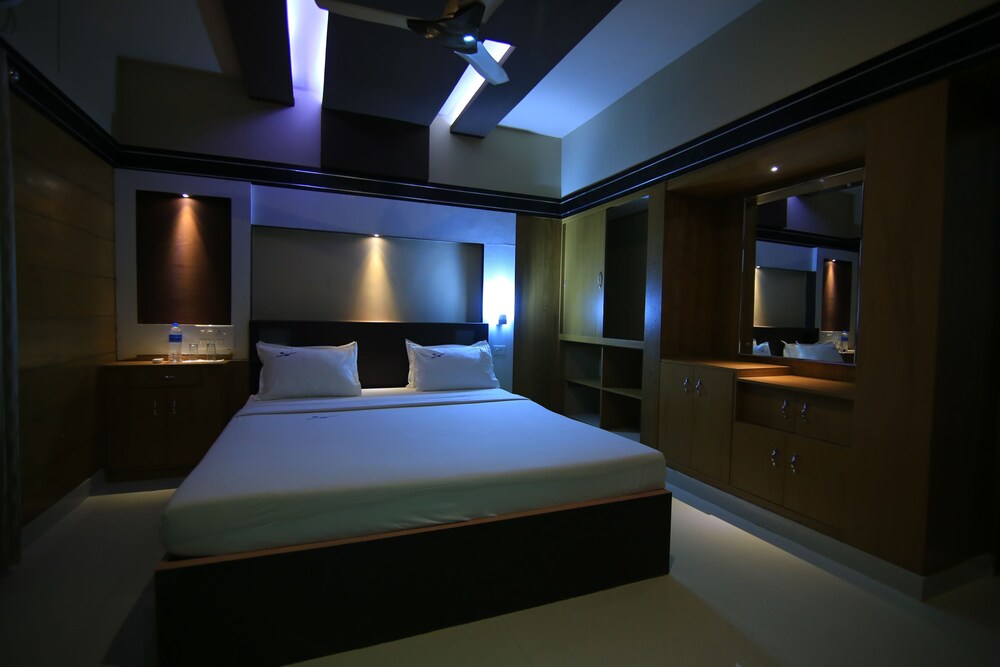 Black Beach Resort Guestroom