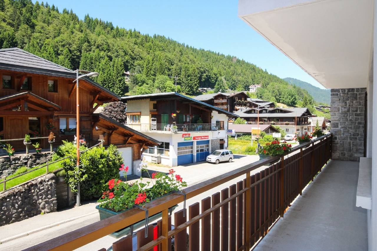 Cozy Apartment With Stunning Mountain Views In The Rhône Al 