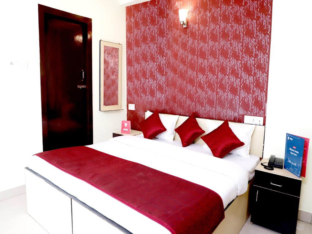 Oyo 9945 Hotel R Inn Featured Image