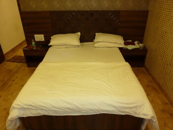 Hotel Regal Palace Guestroom