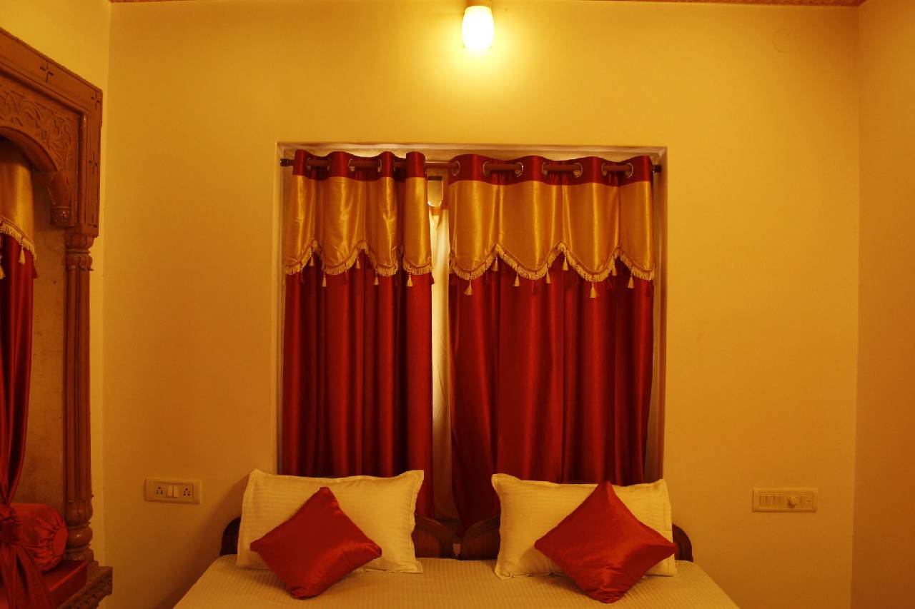 Dylan Cafe And Guest House 