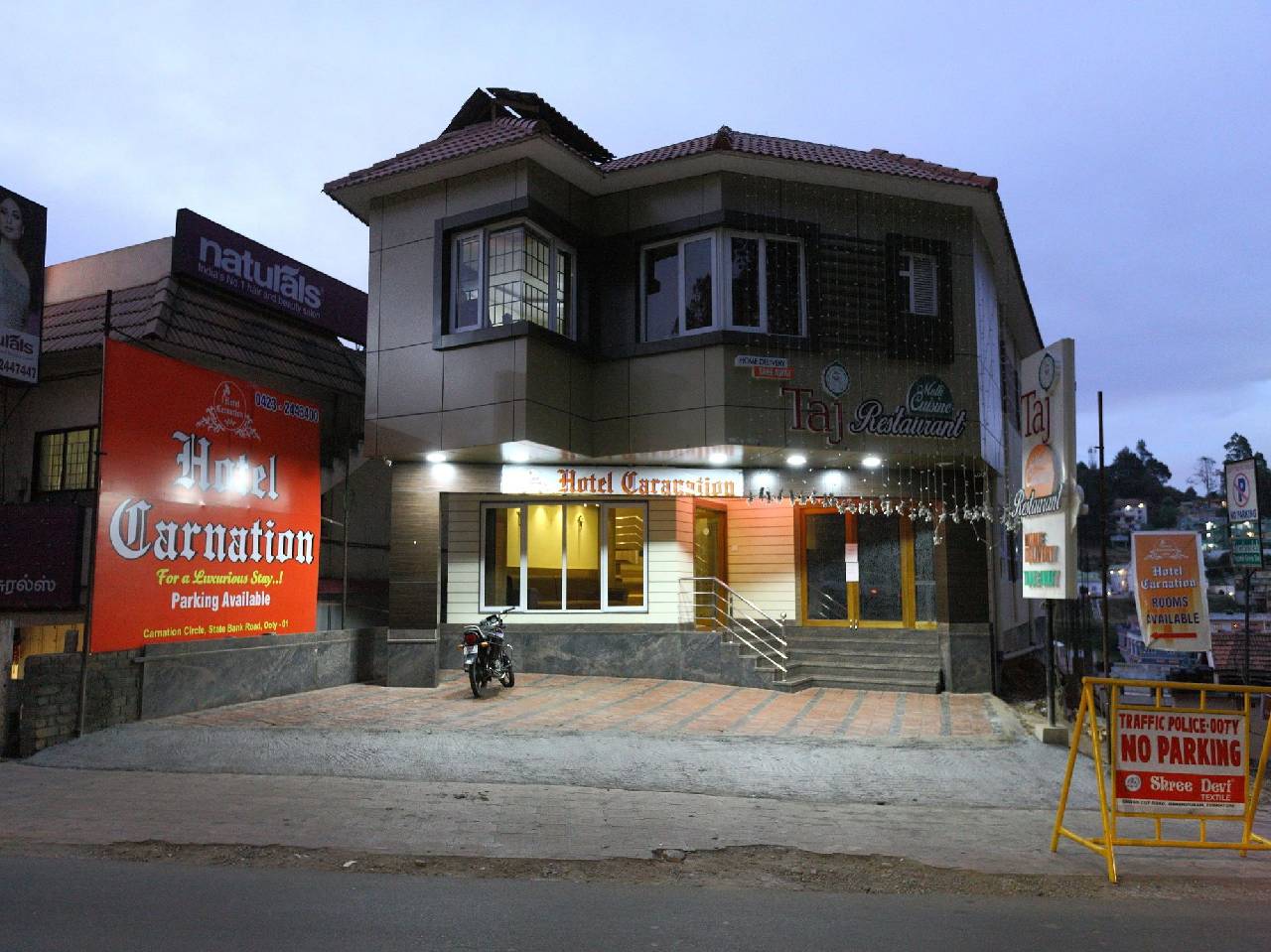 Oyo 7987 Hotel Carnation 