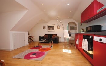 Oldbury Cottage Easthampnett 358958 Living Area