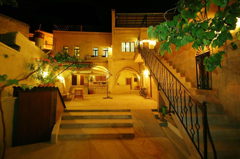 Karadut Cave Hotel (كارادوت كاو هتل) 