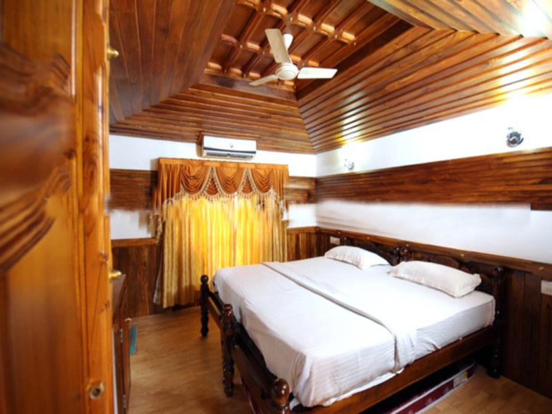 Indraprastham Houseboat 