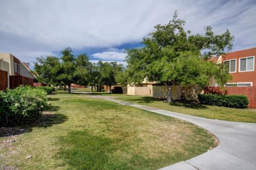 Luxury Townhouse Near The Strip Very Modern 
