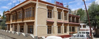 Hotel Kasdar Featured Image