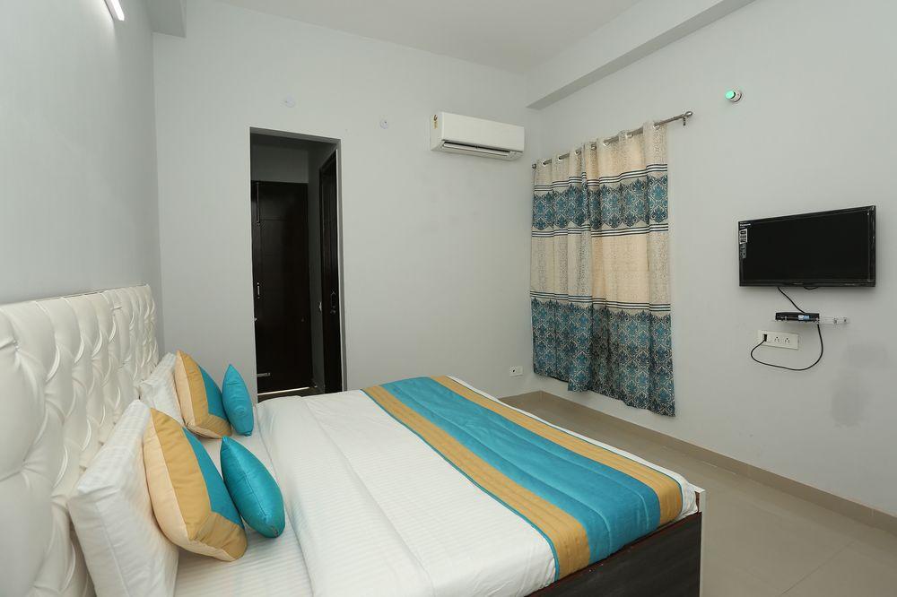 Oyo 9935 Hotel The White House 