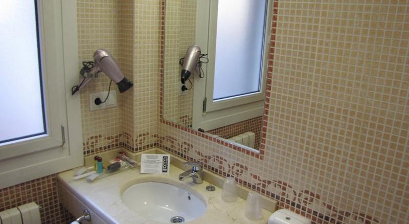 Room Hotel Room