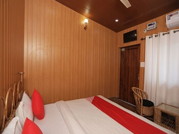 Oyo 12212 Ramanuj Cottage Guestroom