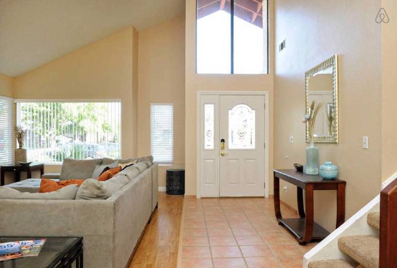 Luxury 4br 8min To Las Vegas Strip (لاکچری ۴بر ۸مین تو لاس وگاس استریپ) 