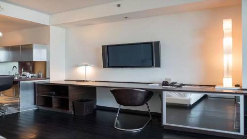 Strip Views Studio Suite 22 