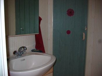 Ty Bihan De L'aber Bathroom Sink
