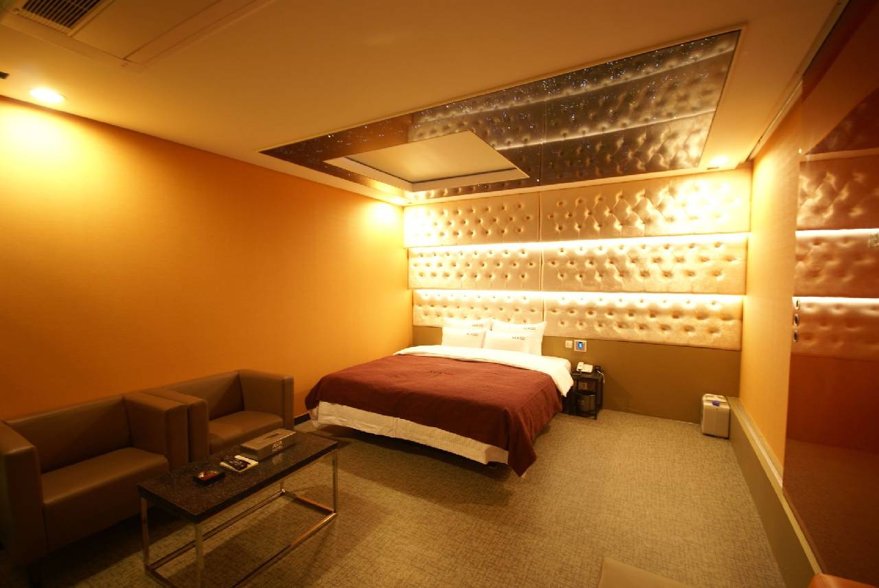 Ava Hotel Changwon (آوا هتل چانگوون) 