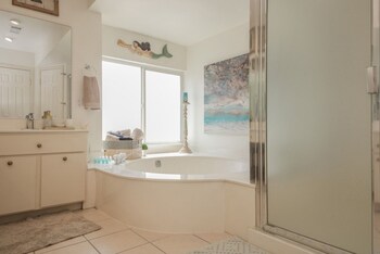 Luxurious 6br 7min To Las Vegas Strip Bathroom Shower