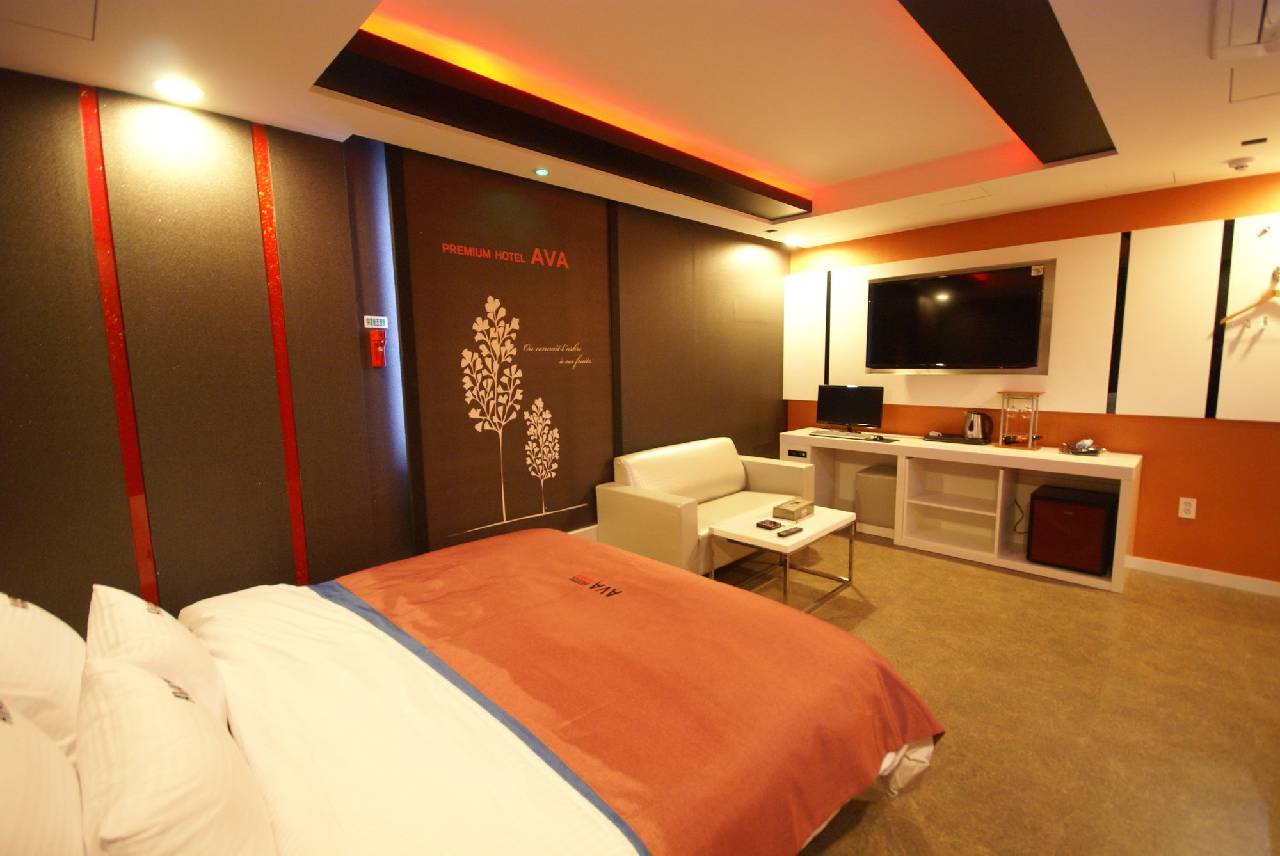 Ava Hotel Changwon (آوا هتل چانگوون) 