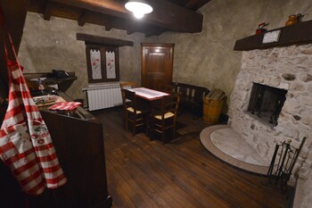 Robur Marsorum (روبور مارسوروم) Living Area