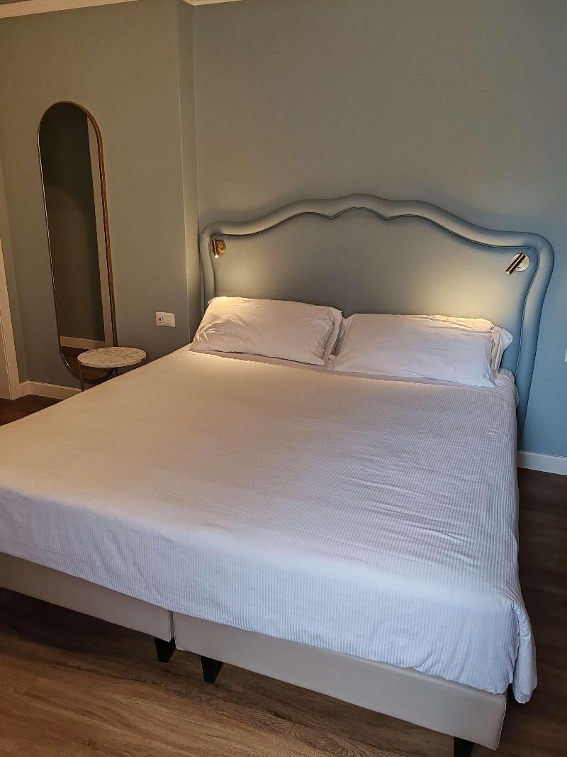 Shelley E Delle Palme Hotel Room