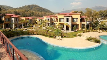 Corbett Mango Bloom Spa Resort Outdoor Pool